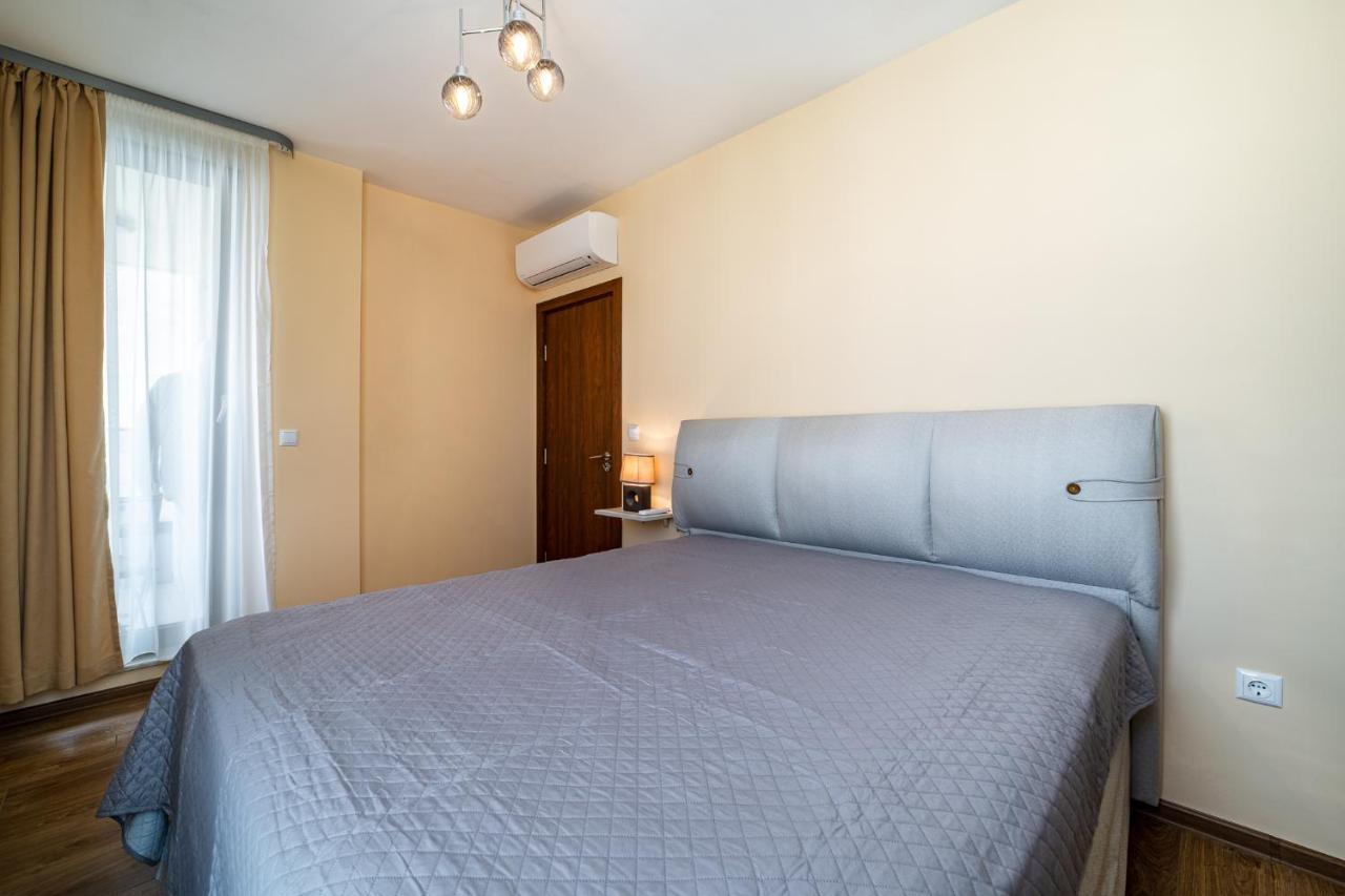 Brand New Downtown Apartment ヴァルナ エクステリア 写真