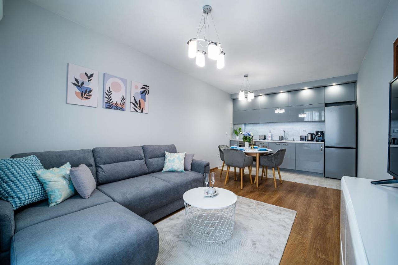 Brand New Downtown Apartment ヴァルナ エクステリア 写真
