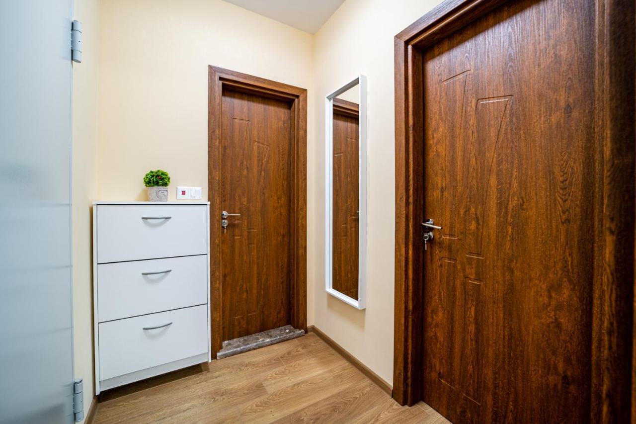 Brand New Downtown Apartment ヴァルナ エクステリア 写真